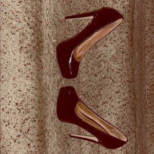 black pumps,6 inch heel.